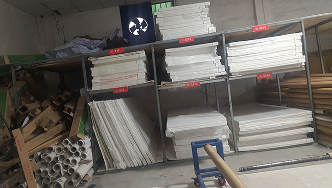 LETOU广告材料放置区